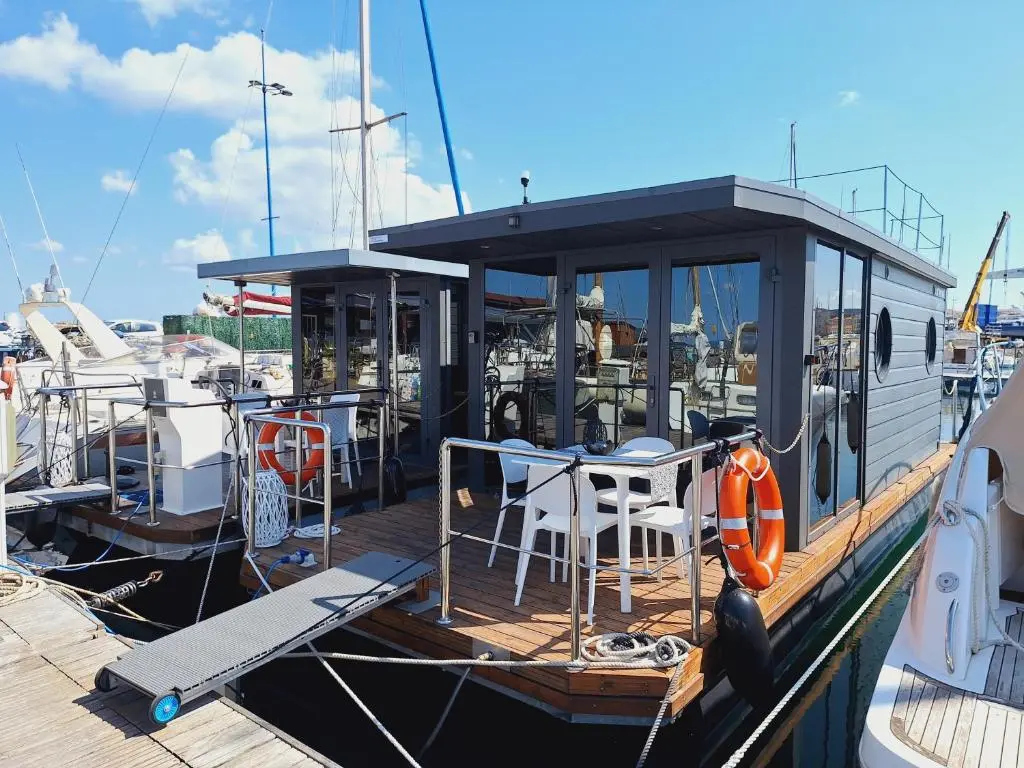 Houseboat Seabreeze
