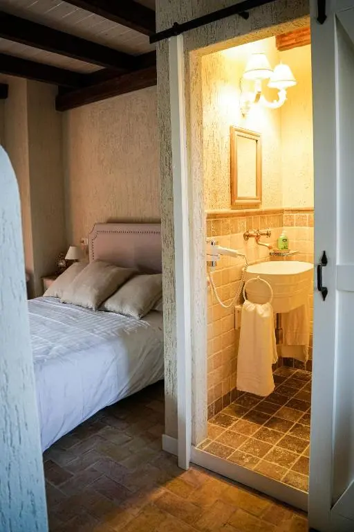 1870 – Bed & Breakfast