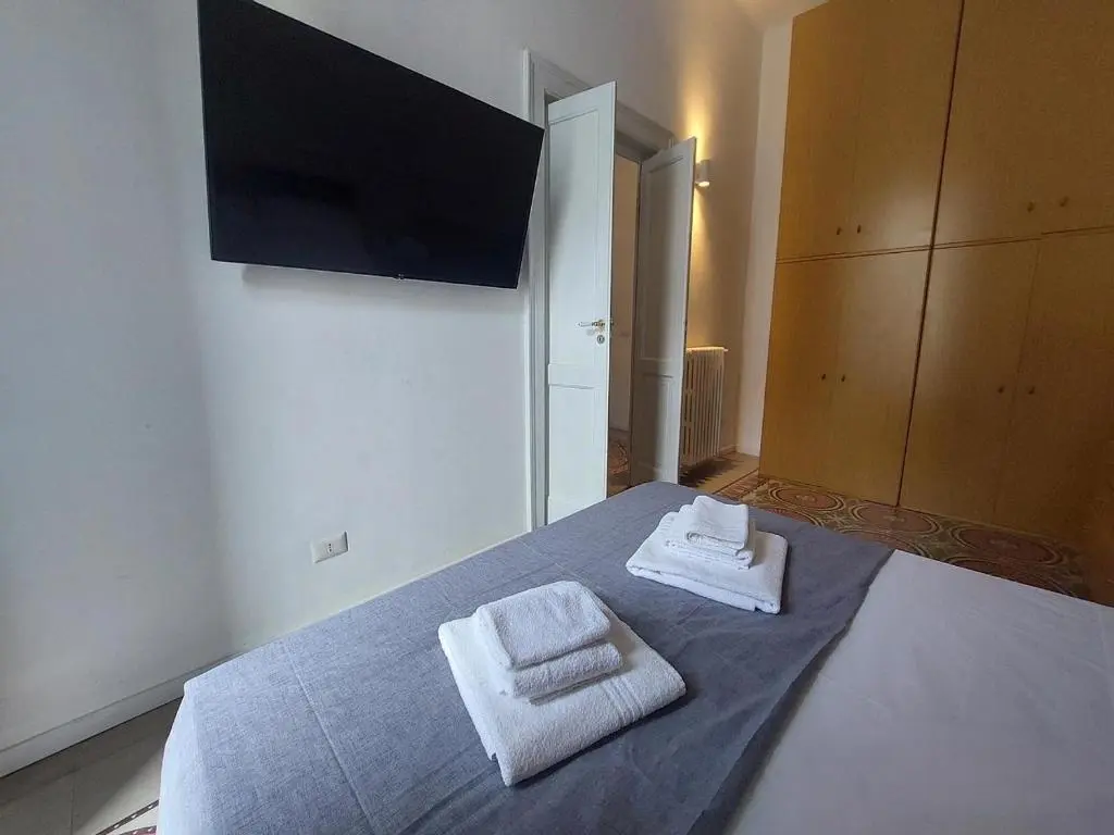 Bari LandLord 242