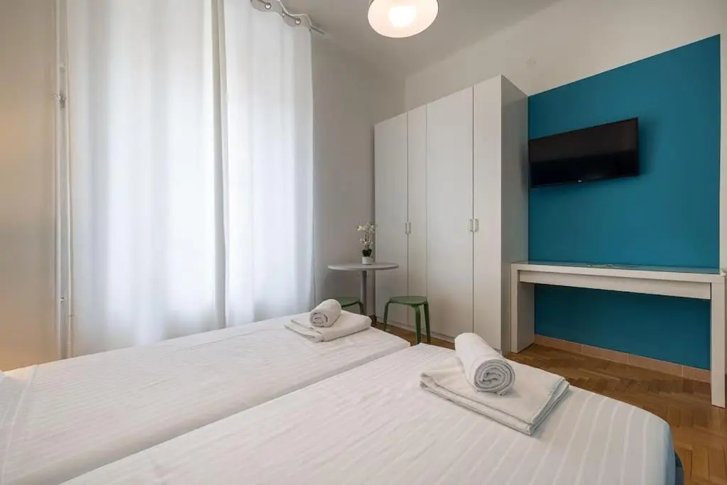 Mia Rooms
