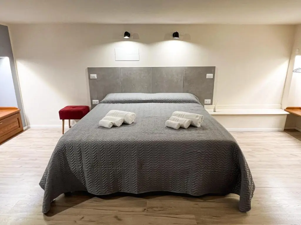 AL 115 ROOMS