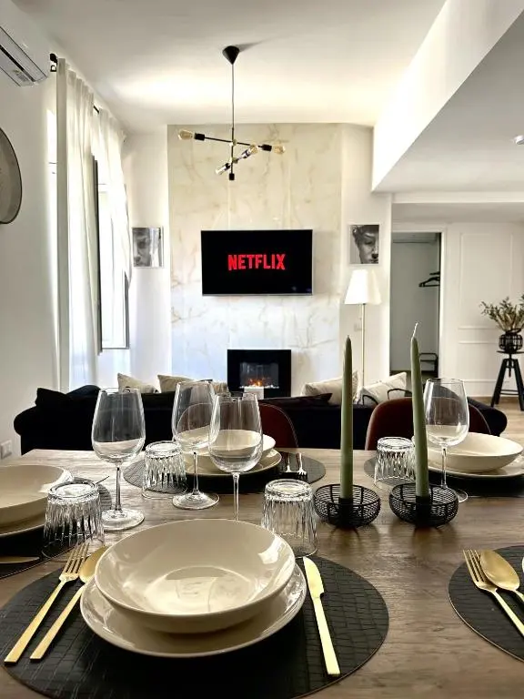 Domus Traiano – Luxury Port Apartment –