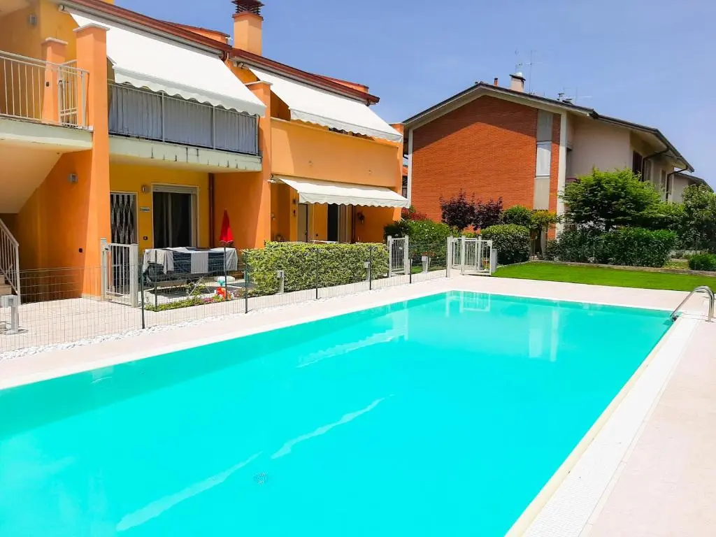 Nuova casa al lago con piscina