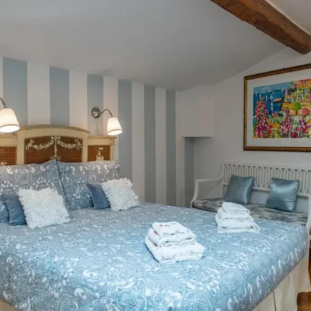 Romantic and Charming Apartments