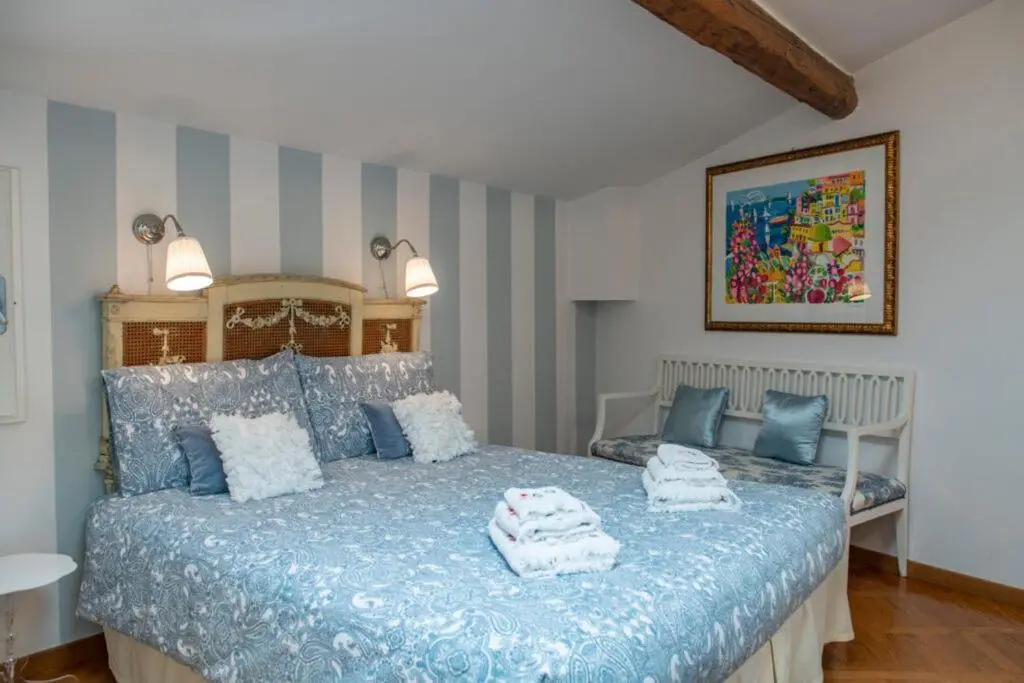 Romantic and Charming Apartments