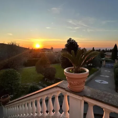 Entire apartment in villa with parking