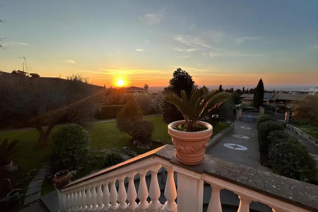 Entire apartment in villa with parking