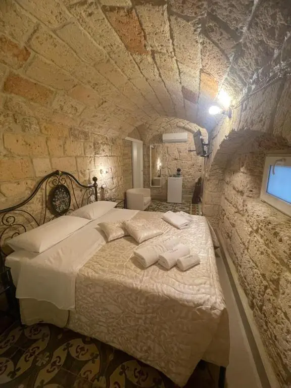 B&B DAMAPAGA