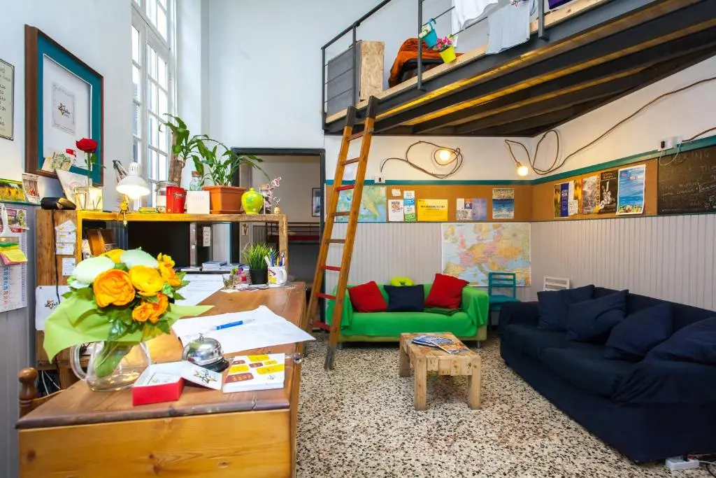 Genova Hostel