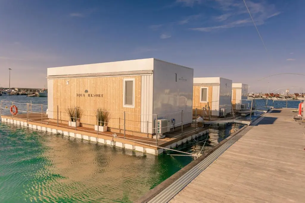 Aqua Resort Giulianova – Houseboat Experience