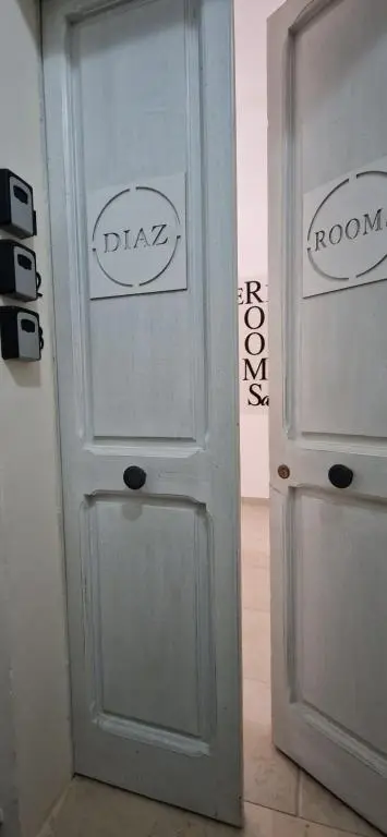 Diaz Rooms