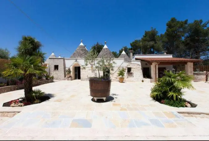 TRULLO ABBRACCIAVENTO
