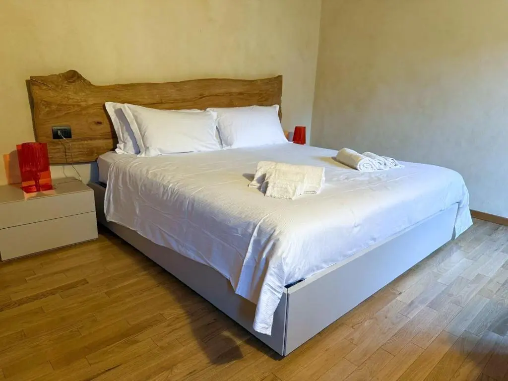Carro Rooms