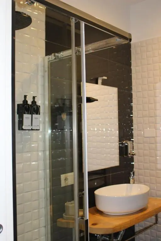 Beverello Rooms