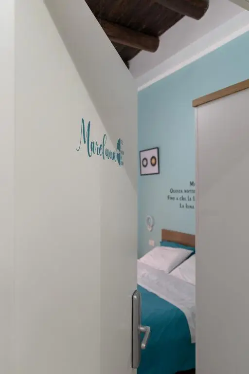 Yes I Know My Room – Storico