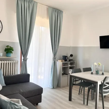 G&L airport apartment