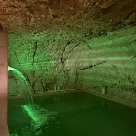 Cave Luxury Suite