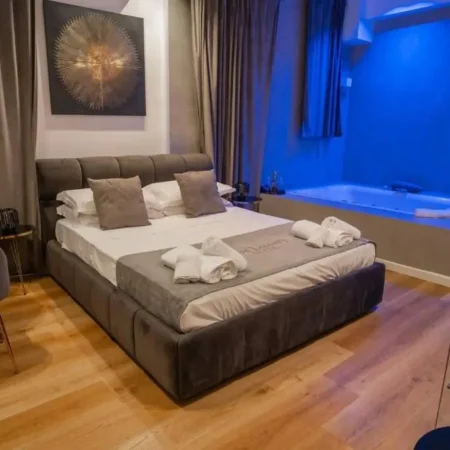 Four Luxury Suite