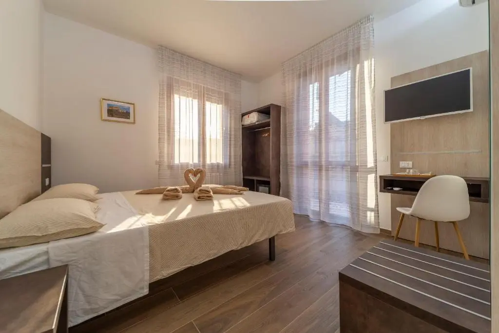 Mentana Rooms
