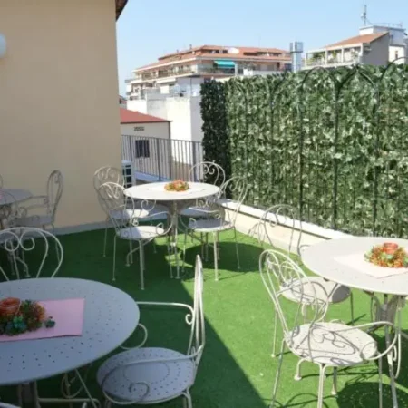 B&B Jolie center