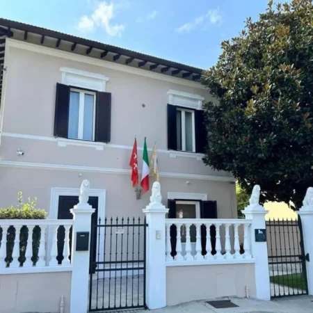 Four Lions Villa Guesthouse