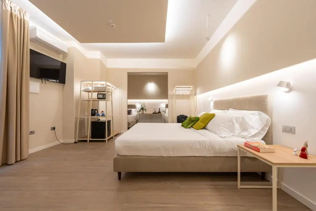 Six Luxury Rooms