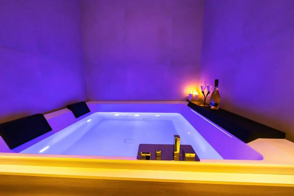 Elite Accommodations & Hydromassage Pool
