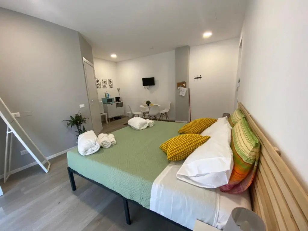 OnlyRoomsRho