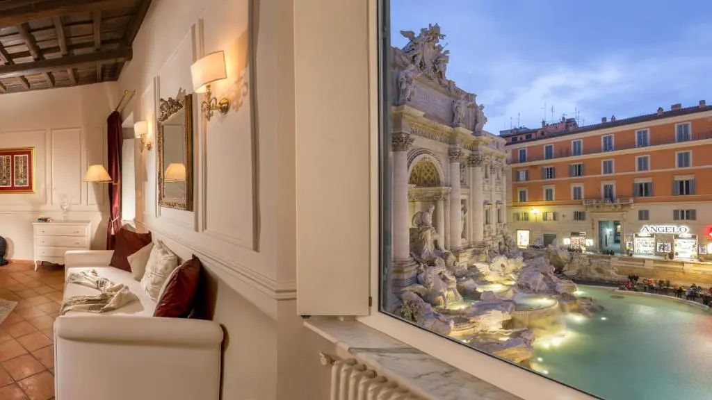 Trevi Ab Aeterno: Amazing View of Trevi Fountain