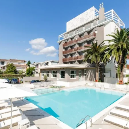 Hotel B