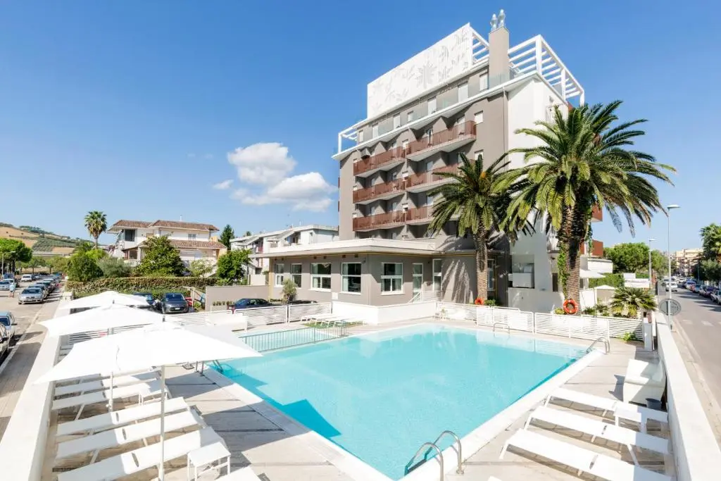 Hotel B