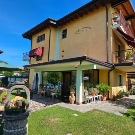 B&B Sandra
