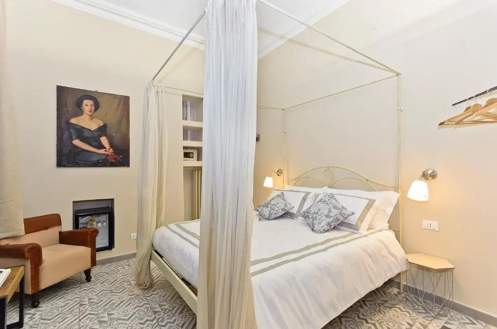 TOHOUSE ROOMS