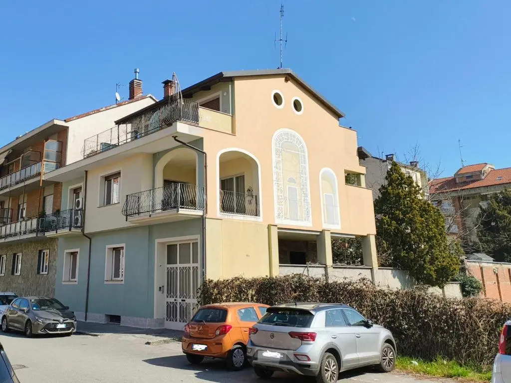 Casa con giardino