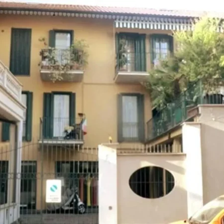 Apartment Near The Metro