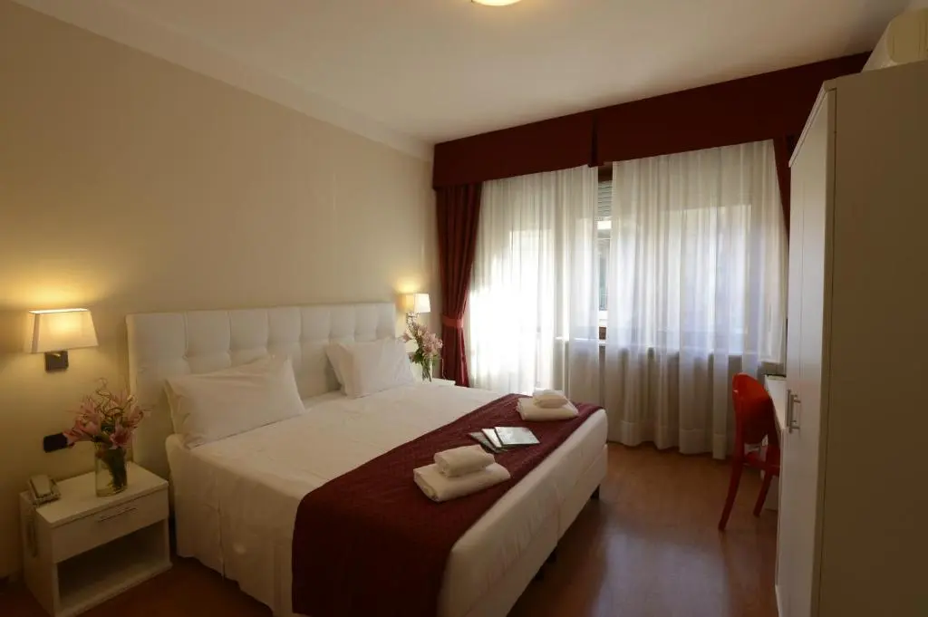 HOTEL TOURIST