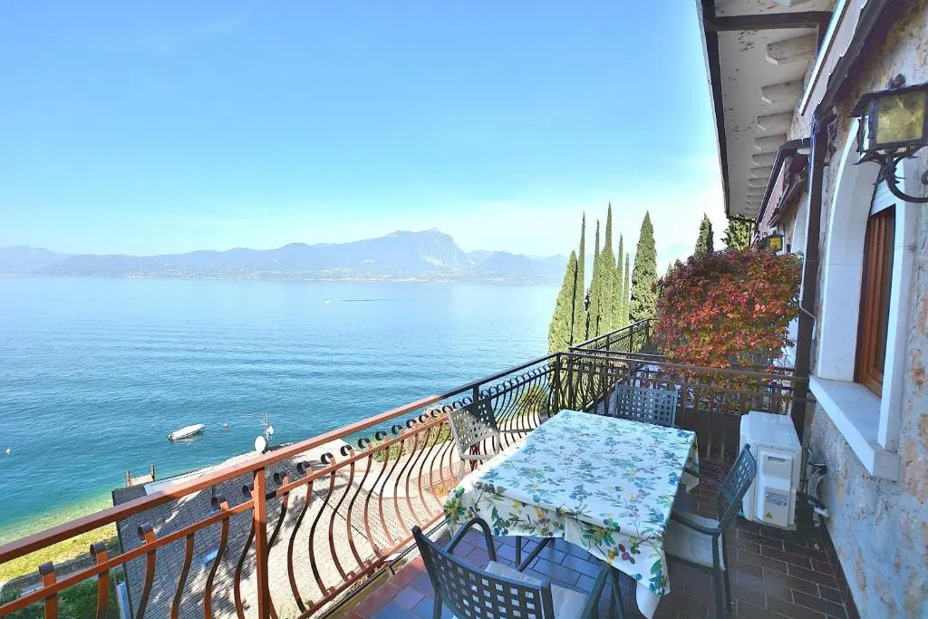 Leonardo Walsh Apartment